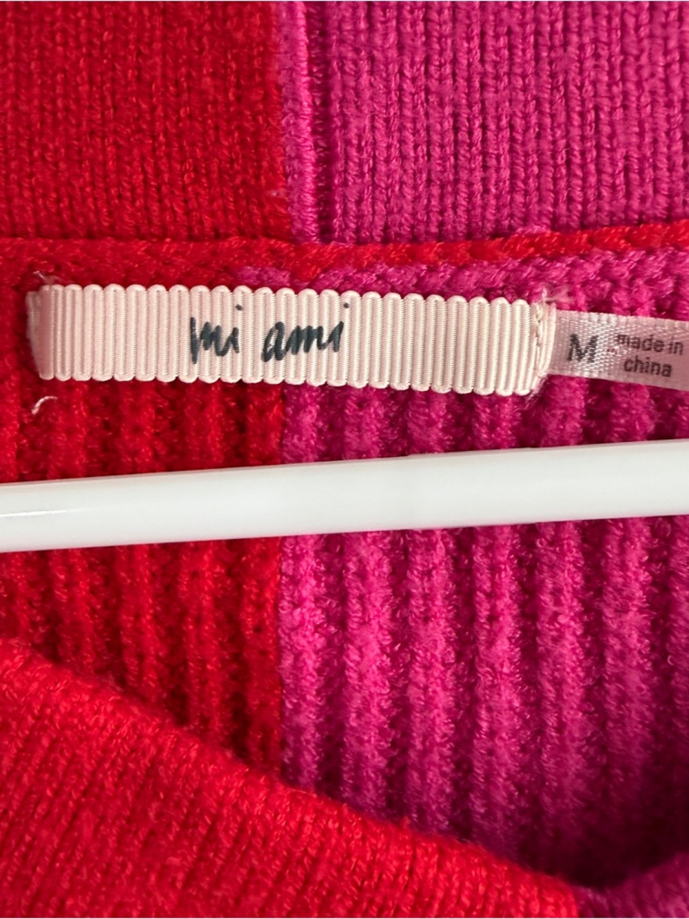 Mi Ami pink red v‎ neck sweater size medium - Picture 3 of 5